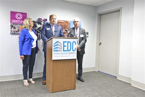 'A great day in Decatur': Mueller to build new foundry on North Jasper