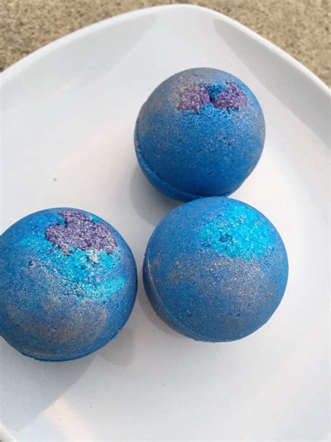 There are a fair amount of of bath bomb diy tutorials on the internet, including some less than inspiring diy fails and mishaps consisting of immovable egg whites on bathroom tiles or permanently dyed pink necks. Stellar Galaxy Bath Bomb | Galaxy bath bombs, Homemade ...