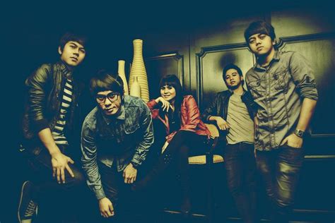 A setidaknya ku pernah menanti e f#m terkapar melawan sepi hatiku a b yang tak pernah bisa berhenti, ouhh. Chord Gitar Geisha Tak Kan Pernah Ada