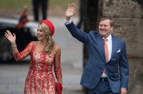 Im video unten seht ihr die öffentliche entschuldigung für ihren urlaub. Máxima und Willem-Alexander in Trier: Jubel an der Porta ...