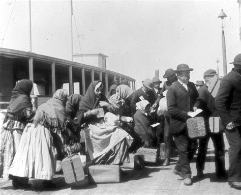 Pictures Of Immigrants Arriving At Ellis Island Picturemeta