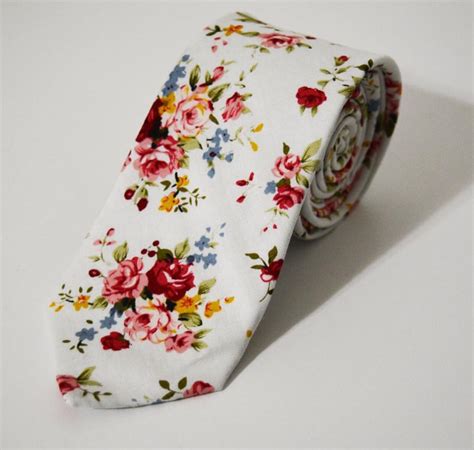 Benjamin White Floral Skinny Tie 2 36 Floral Tie Etsy Floral Floral Tie Floral Pocket
