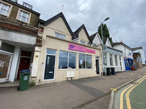 A barber's pole is a type of sign used by barbers to signify the place or shop where they perform their craft. Watford - Hair Salon | Blue Alpine