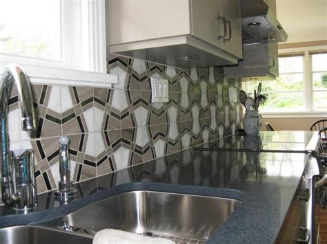 First up, what does art deco design mean? Kaleidoscope Smokehouse Backsplash | Glass tiles kitchen ...
