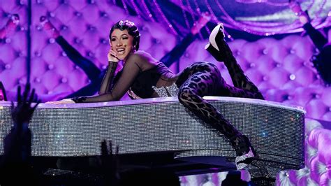 Cardi B Breaks Garth Brooks Rodeohouston Attendance Record Thanks Selena For The Courage To