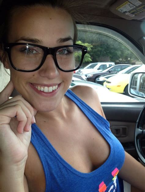 15 Women Prove Wearing Glasses Only Makes You Look Hotter FOOYOH