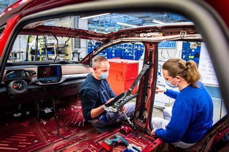 VW Mitarbeiter Erwartet Wieder Kurzarbeit Noch Vor Weihnachten