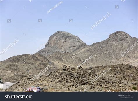 129 Hira Mountain Cave Images Stock Photos And Vectors Shutterstock