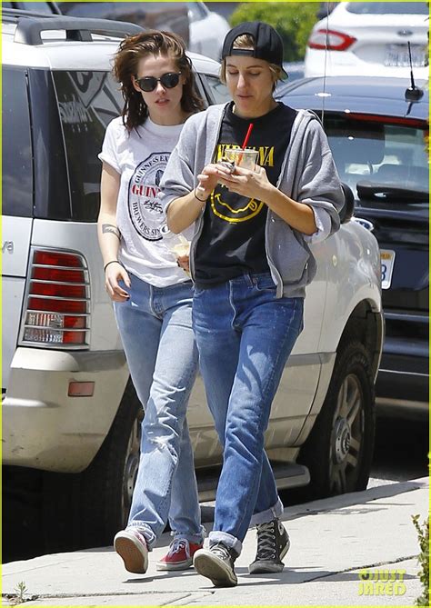 Kristen Stewart S Mom Did Not Confirm She Has A Girlfriend Photo 3394381 Kristen Stewart