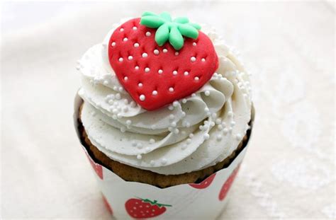 Strawberry Jam Cupcakes Recipe Strawberry Meringue Strawberry Jam Bumble Bee Cupcakes