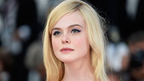 Elle Fanning Turned Eyelid Eczema Into A Makeup Look Allure