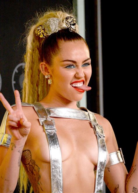 Miley Cyrus At The Mtv Vmas All Angles Of Miley Cyrus Power Ponytail Of Dreadlocks