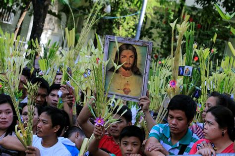 Palm Sunday 2017 Christians Across The Globe Celebrate The Beginning