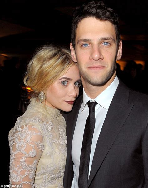 Justin Bartha Engaged To Trainer Lia Smith Daily Mail Online