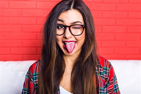 Say Ahhhh What Your Tongue Can Tell You About Your Health Hipster Women Perfect Teeth