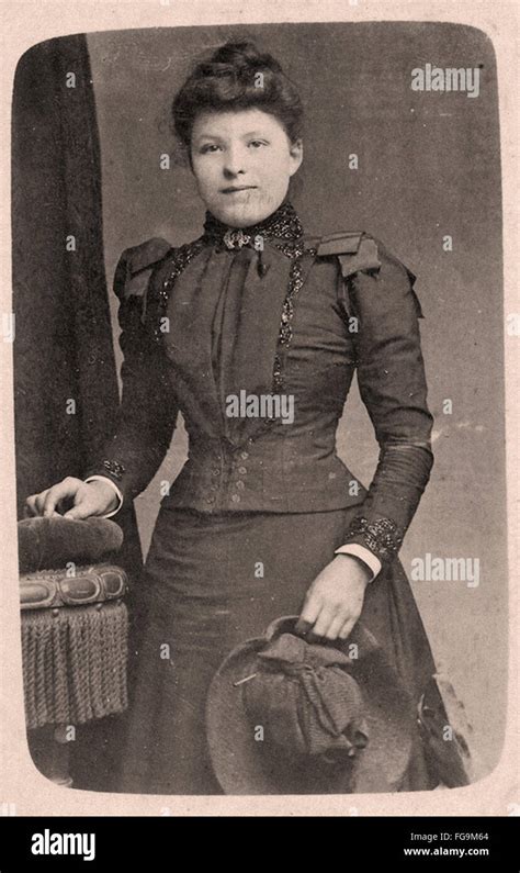 Victorian Lady Hi Res Stock Photography And Images Alamy