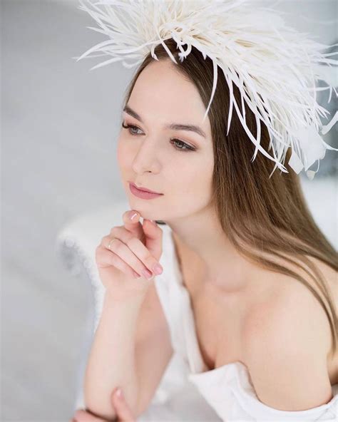 White Ivory Wedding Feathers Headpiece Unique Bridal Feathers Etsy In