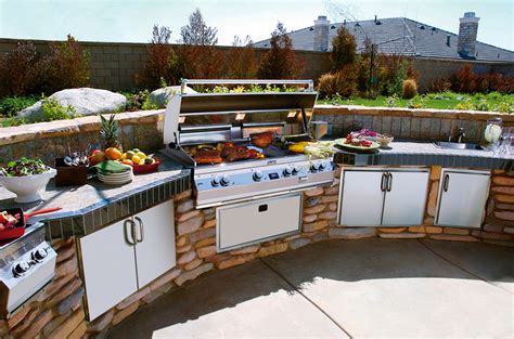 Picnic and tabletop barbecues are more compact than standard backyard barbecues, and can easily be set up on picnic tables. Outdoor kitchens - this ain't my dad's backyard grill ...