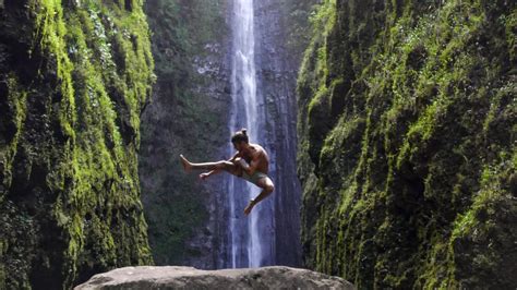 Exploring A Hidden 400 Foot Waterfall Maui Hawaii Vlog Youtube