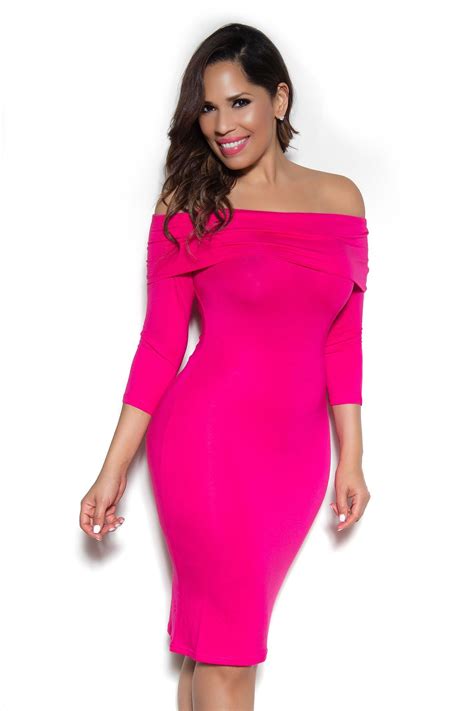 Just Off The Shoulder Neckline At 34 Sleeves Make This Pretty Hued Bodycon Dress A Total