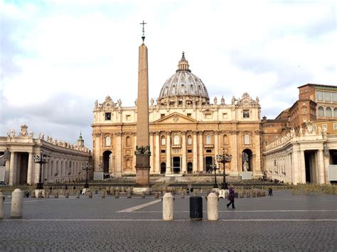 Elle fut démolie au xvème siècle, pour être remplacée après plus. Visiter la Cité du Vatican: la Basilique Saint-Pierre ...