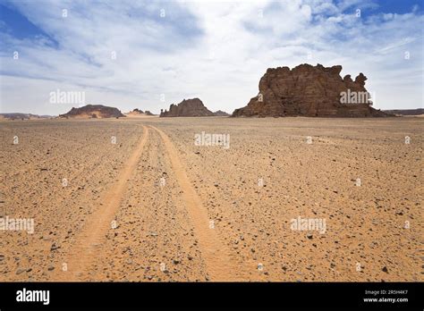 Lane Libyan Desert Akakus Mountains Sahara Libya Stock Photo Alamy