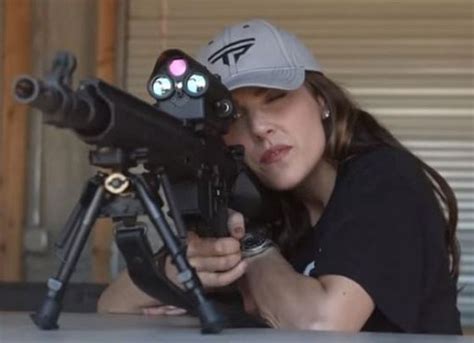 Taya Kyle American Sniper Chris Kyles Widow Outsguns Nra Champ In Shootout