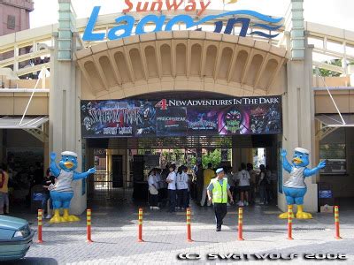 The following attractions are open on weekends: Host Play ホスト プレイ: Splash Time @ Sunway Lagoon
