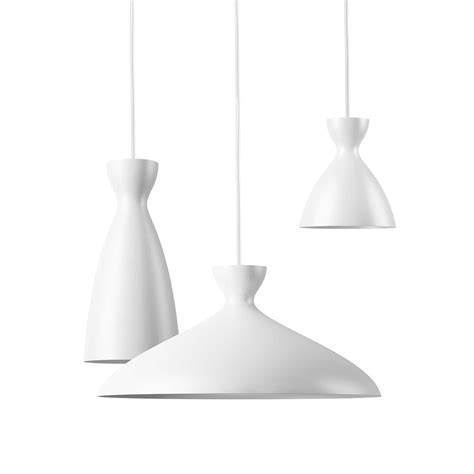 However, it can also add a decorative element to a space. Pretty Long pendant light - Lampefeber
