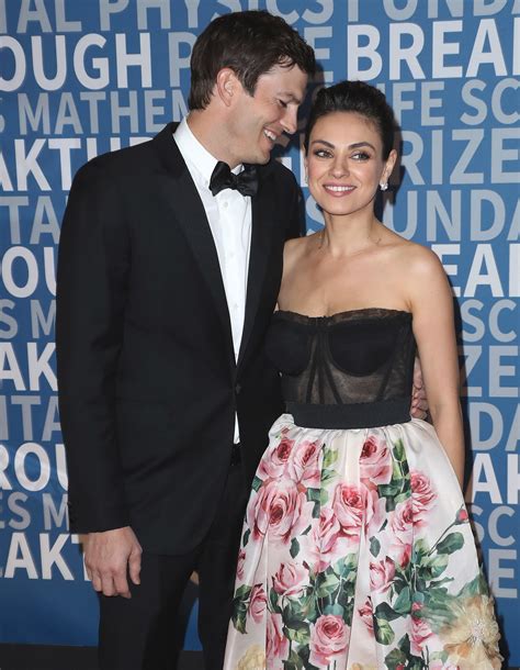 Actor ashton kutcher laughs with his wife actress mila kunis while posing for pictures on the red carpet for the 6th annual 2018 breakthrough prizes at moffett federal airfield, hangar one in. Ashton Kutcher et Mila Kunis déshéritent (eux aussi) leurs ...