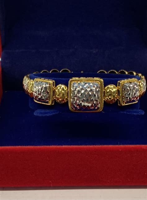 Salah satu bentuk perhiasan emas yang banyak digandrungi wanita adalah gelang emas. RANTAI TANGAN PULUT DAKAP BISKUT TAWAR (II)