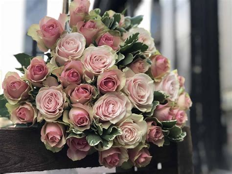 Luxury Rose Bouquet Vinetta Flower Gallery In Maidstone