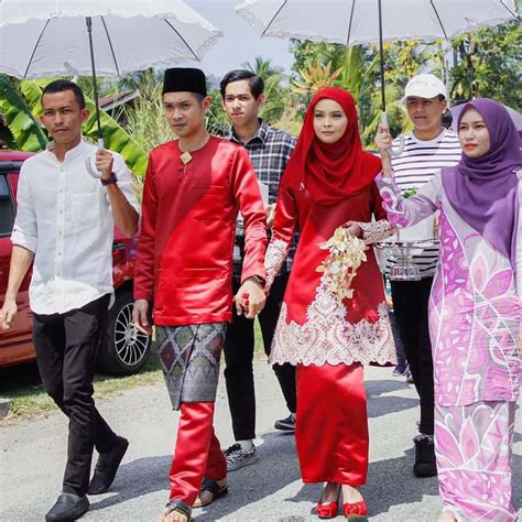 Sebenarnya, cara pemakaian campuran yang sedemikian perlu dielakkan. FOTO Pengantin Pakai Baju Kurung & Baju Melayu Teluk ...