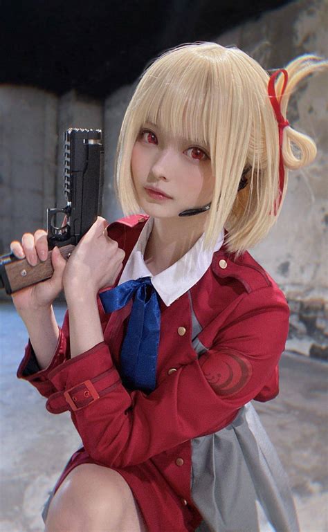 lycoris recoil japonesa faz cosplay da chisato que todo fã otaku deseja animenew