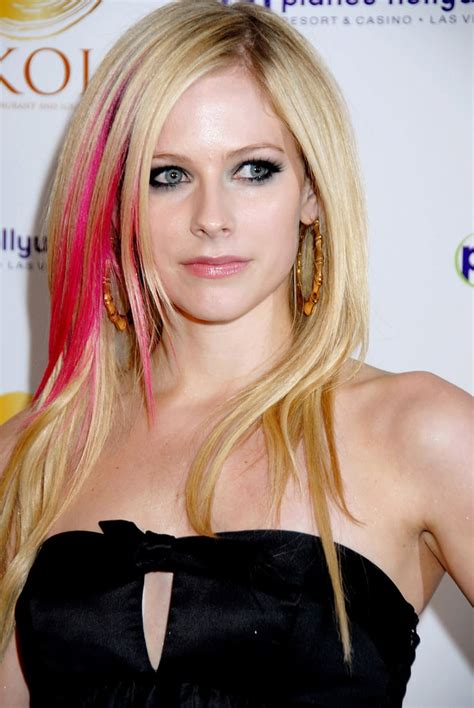 Avril Lavigne Best Beauty Looks Popsugar Beauty Uk