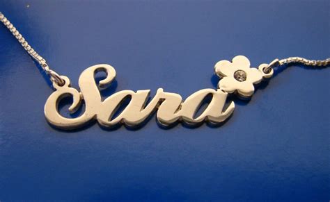 Sara Style Name Necklace With Diamond On Flower Soter Monogram