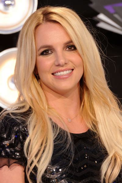 Contact britney spears on messenger. Britney Spears Spills On Her Beauty Icon! | StyleCaster
