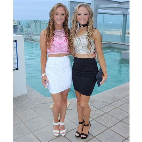 Don T Teagan And Sam Rybka Look Beautiful Twins Fashion Twin Outfits Twins Instagram