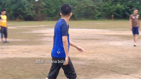 Bila Budak Kampung Main Bola Youtube