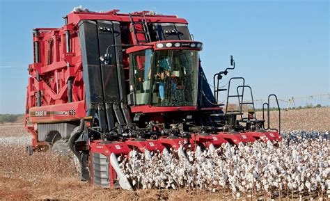 Module Express™ Cotton Picker With Cotton Module Builder Case Ih