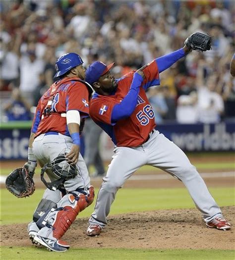 dominican republic octavio dotel advance with world baseball classic win over team usa