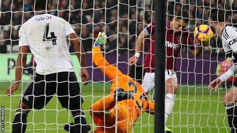 West Ham United 3 1 Fulham Controversial Hernandez Goal Helps Hosts To