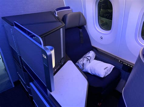 What It Was Like To Fly Uniteds Newest 787 10 Dreamliner