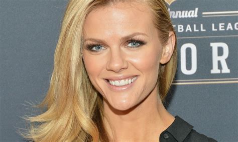 Brooklyn Decker Threesome Video Makes Up For Terrible Friends With