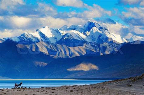 Weitere ideen zu naturbilder, landschaft, schöne orte. Ein Blick auf Himalaya Gebirge mit Tso Moriri See im Vordergrund in Ladakh , Indien , Höhe 4600 ...