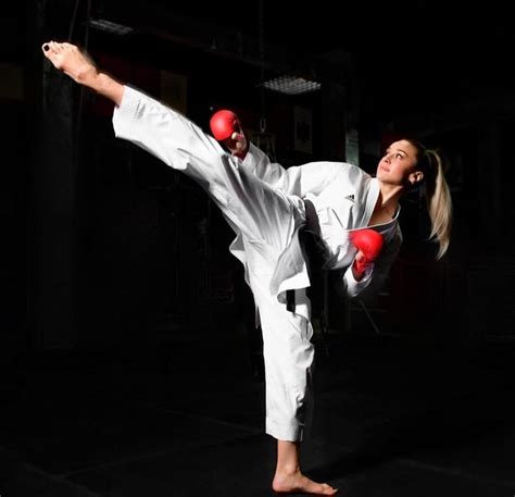 pin by tough girls on artes marciales in 2021 martial arts women female martial artists