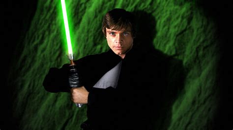 Heres Why Luke Skywalker Has A Green Lightsaber