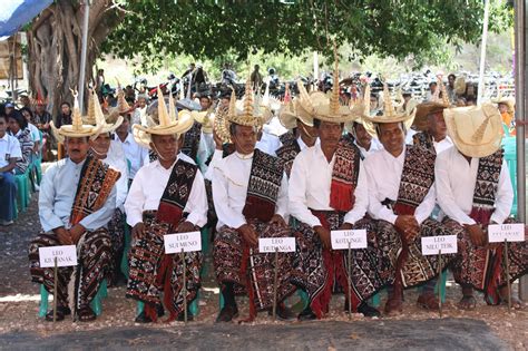 Baju Adat Nusa Tenggara Timur Ntt Beserta Gambar Dan Penjelasannya Tradisi Tradisional