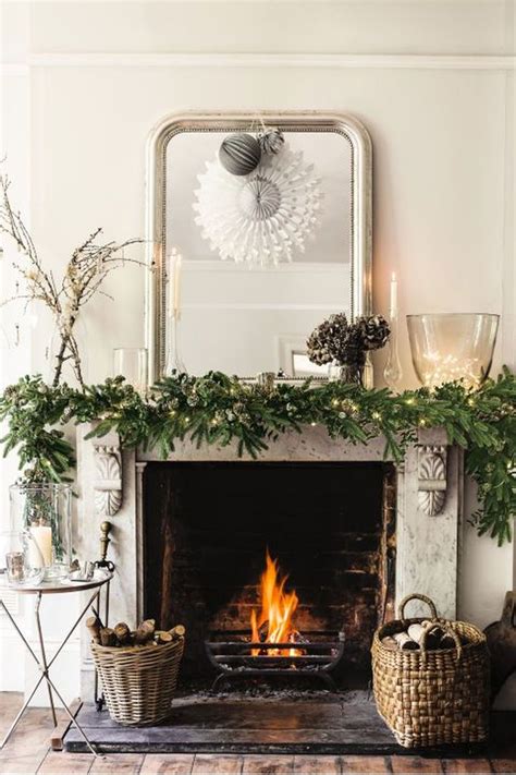 20 Christmas Fireplace Decorating Ideas