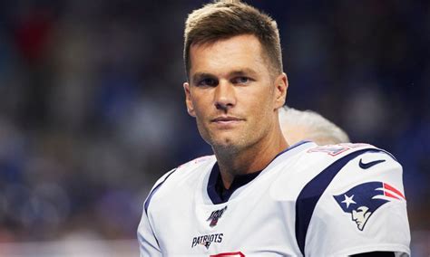 Tom Brady Tries Recruiting A Buff Mark Wahlberg To Patriots